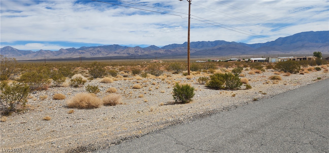 521/581 East Train Way Property Photo 5