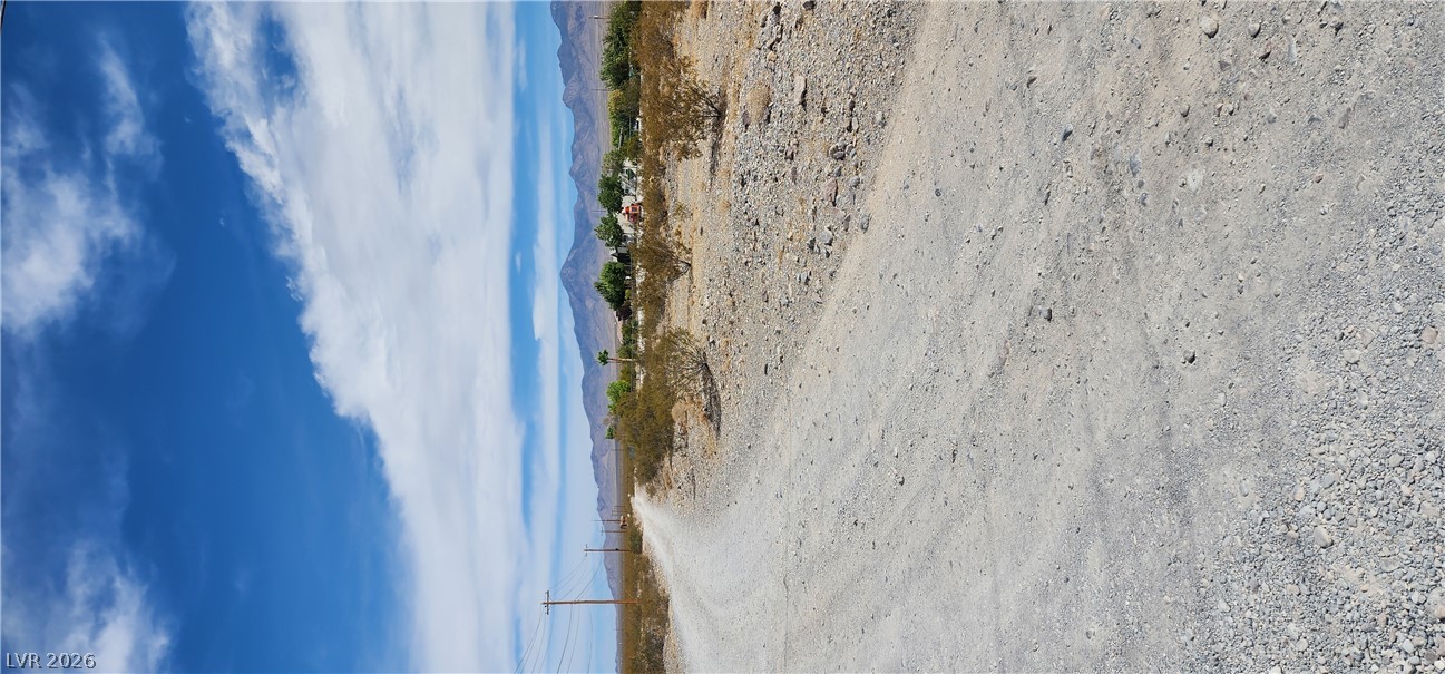 521/581 East Train Way Property Photo 8