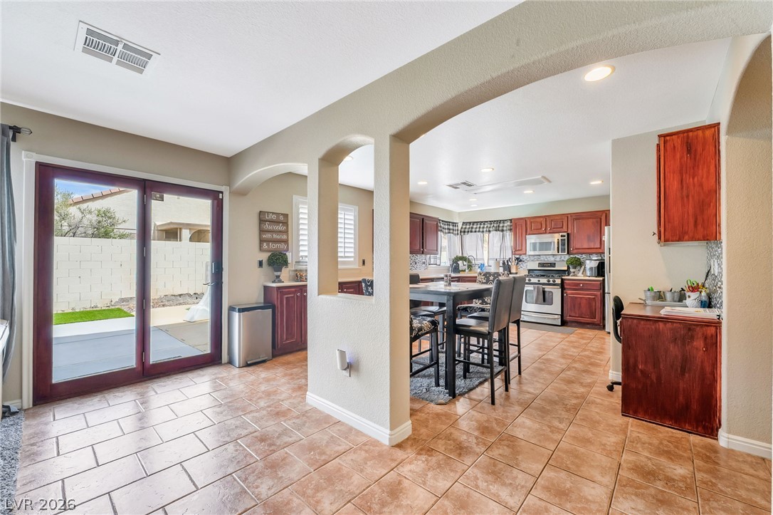 9468 Coral Shine Court Property Photo 17