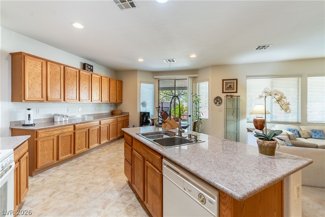1412 Danielle Rebecca Avenue Property Photo 8