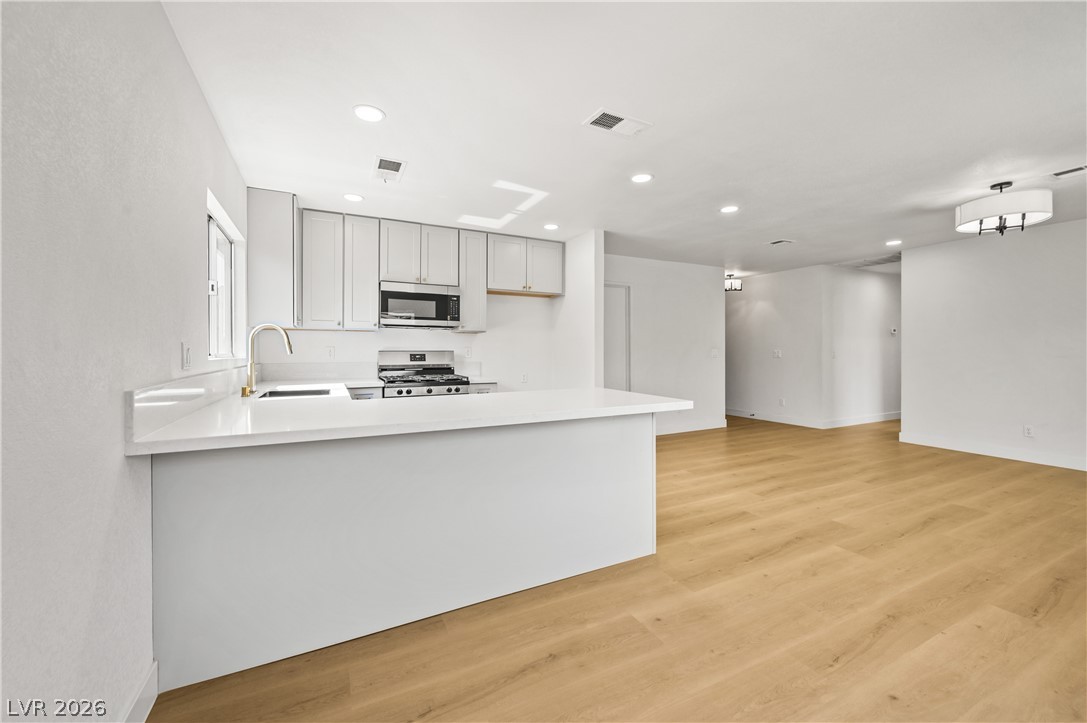 544 East Rolly Street Property Photo 3