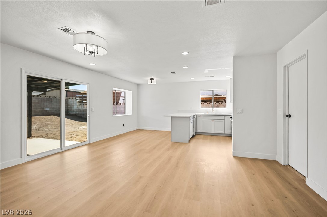 544 East Rolly Street Property Photo 4