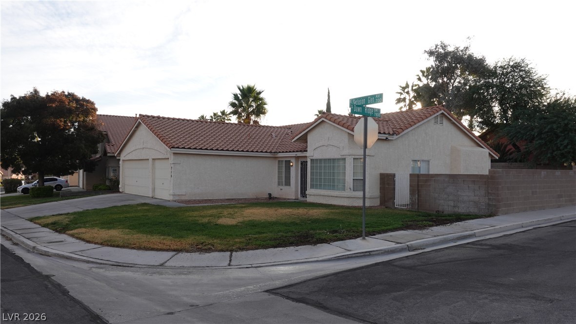 715 Seclusion Glen Avenue Property Photo 3