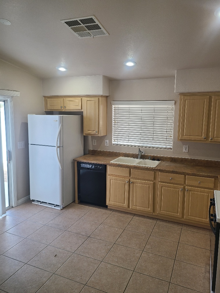 4820 Violet Bay Court - Property Photo 4