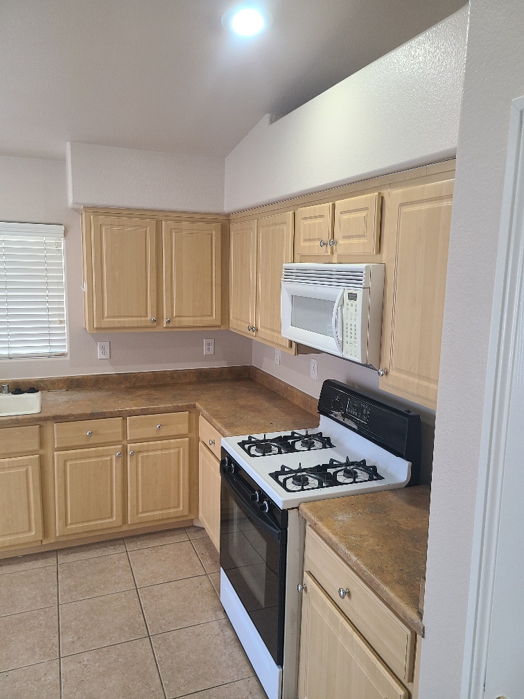 4820 Violet Bay Court - Property Photo 5
