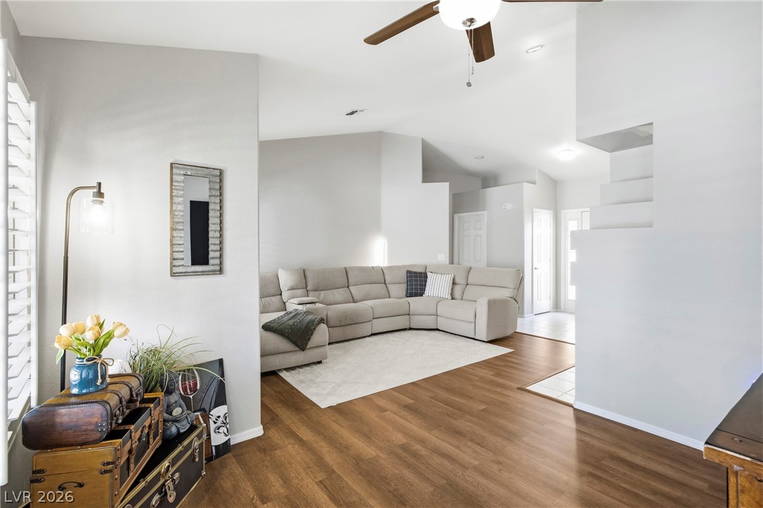 5112 Appealing Court Property Photo 3