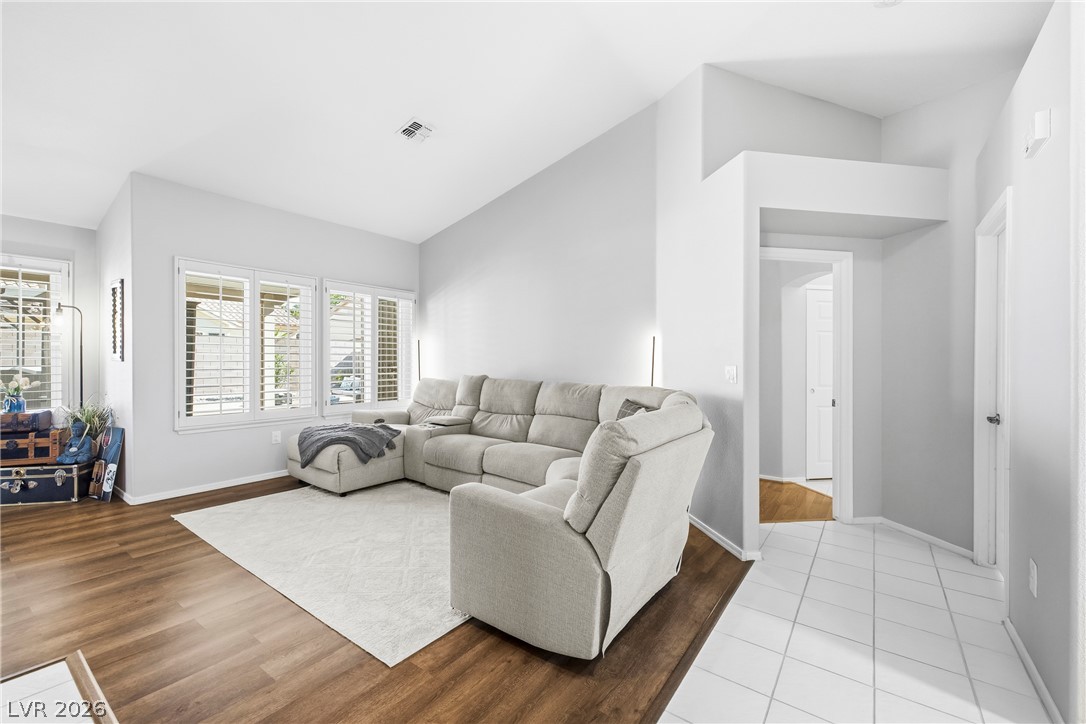 5112 Appealing Court Property Photo 4