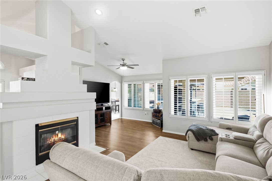 5112 Appealing Court Property Photo 5
