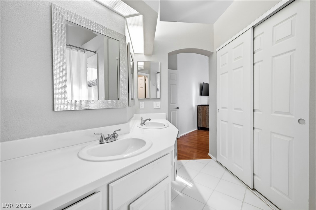 5112 Appealing Court Property Photo 15