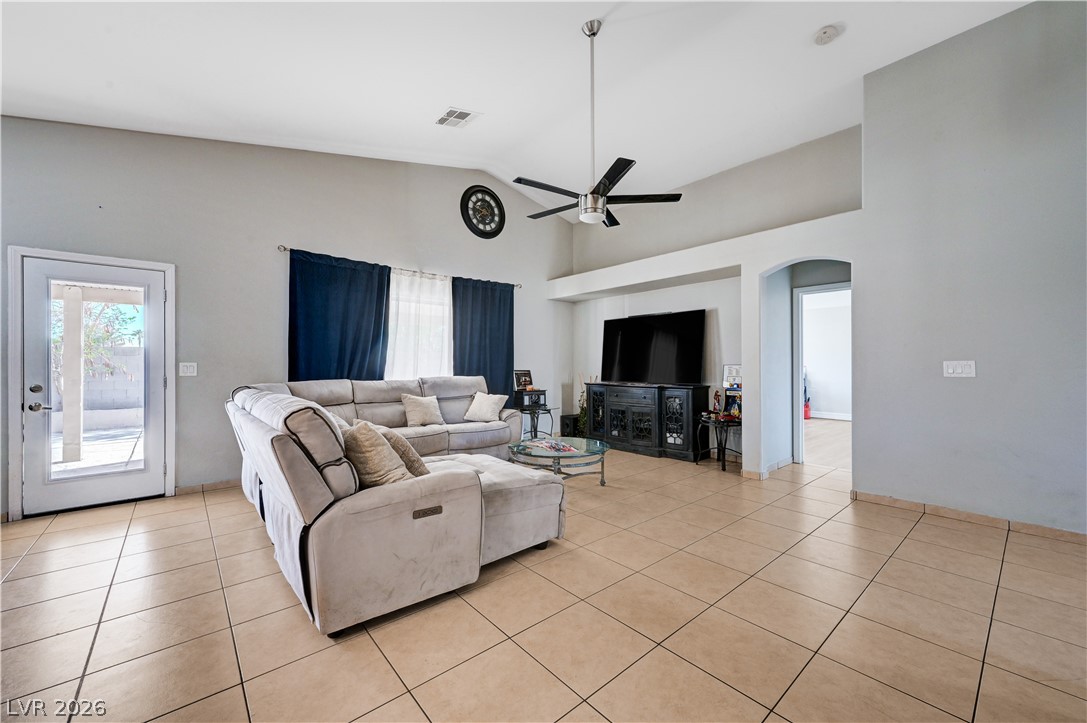 4409 Bucking Bronco Road Property Photo 7