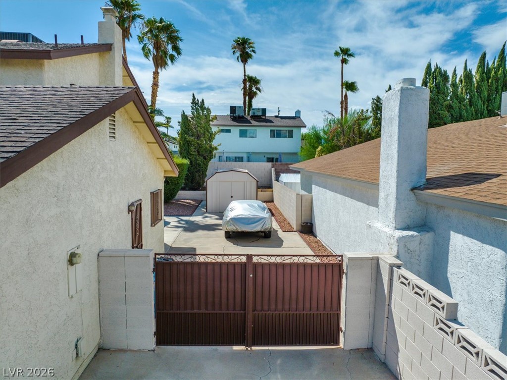3885 Redwood Street Property Photo 5