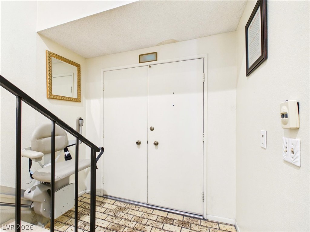 3885 Redwood Street Property Photo 8