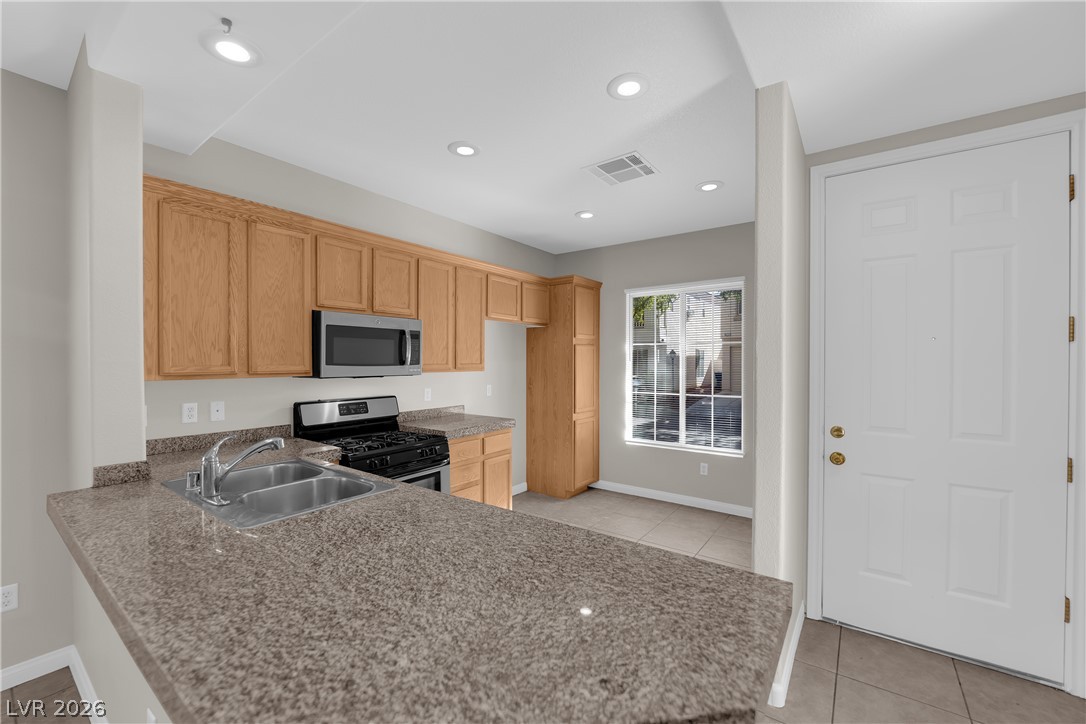 8273 Golden Flowers Street Property Photo 9