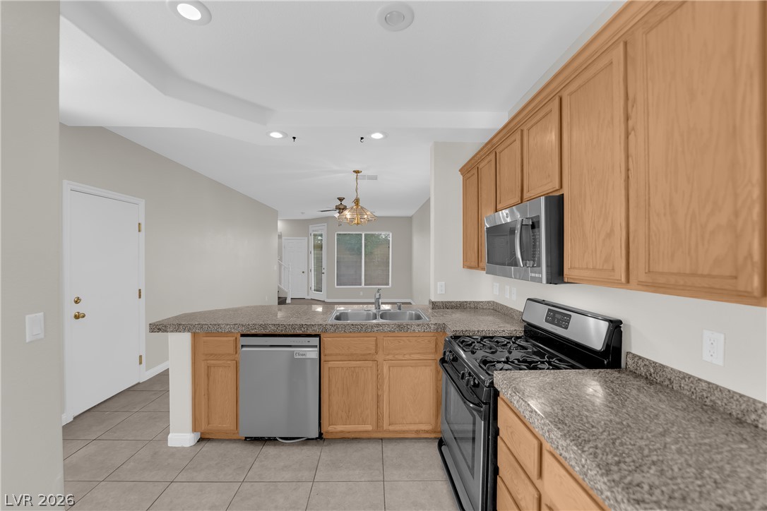 8273 Golden Flowers Street Property Photo 10