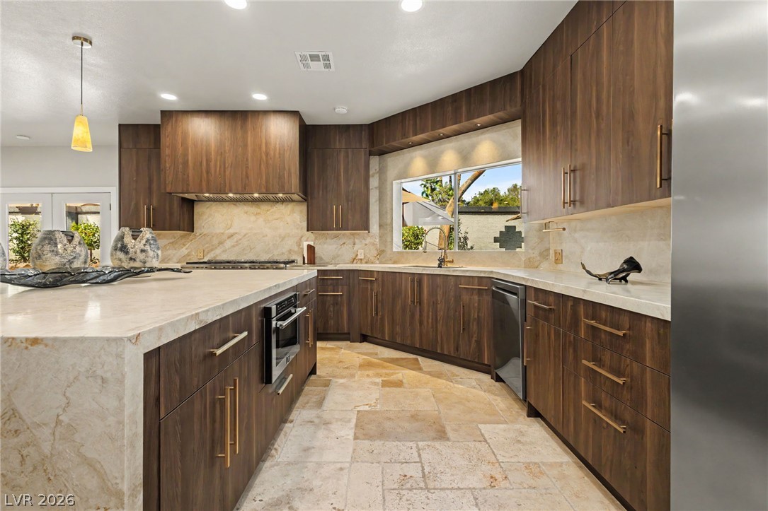 3125 Shadowleaf Court Property Photo 4