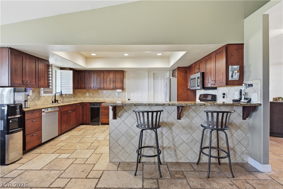 100 East Highland Drive Property Photo 3