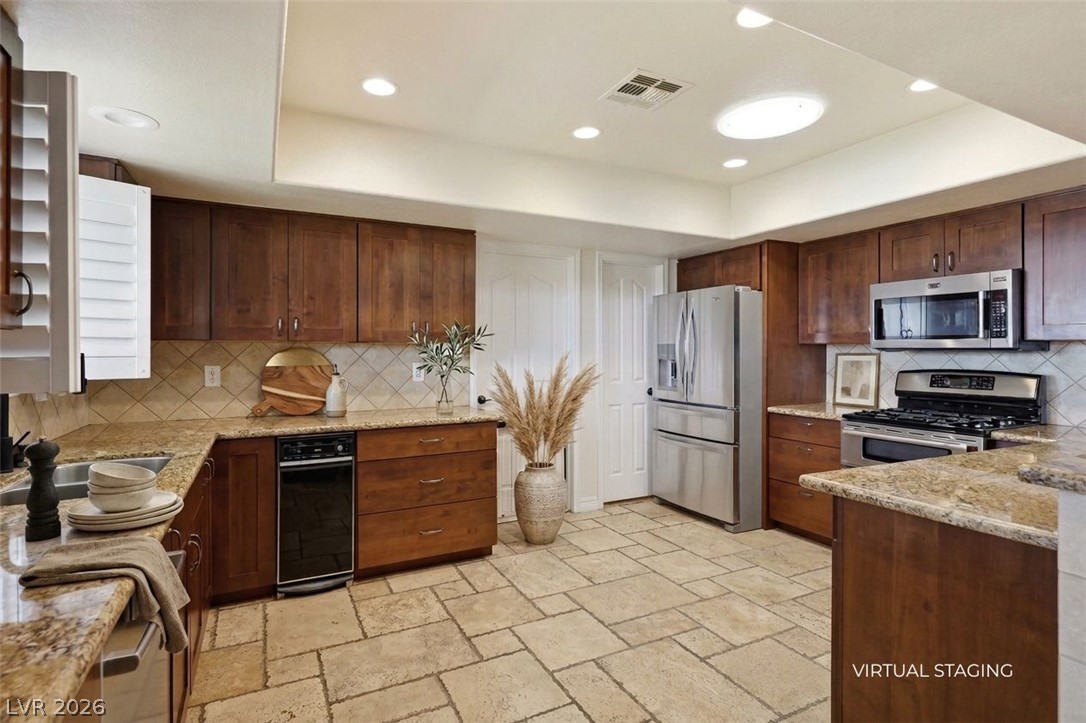 100 East Highland Drive Property Photo 22