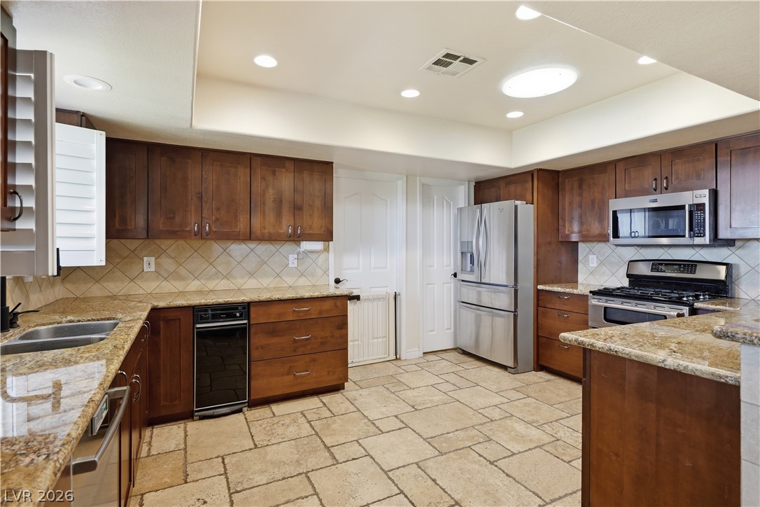 100 East Highland Drive Property Photo 70