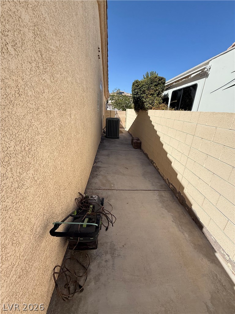 8960 Tumbling Pebble Way Property Photo 31
