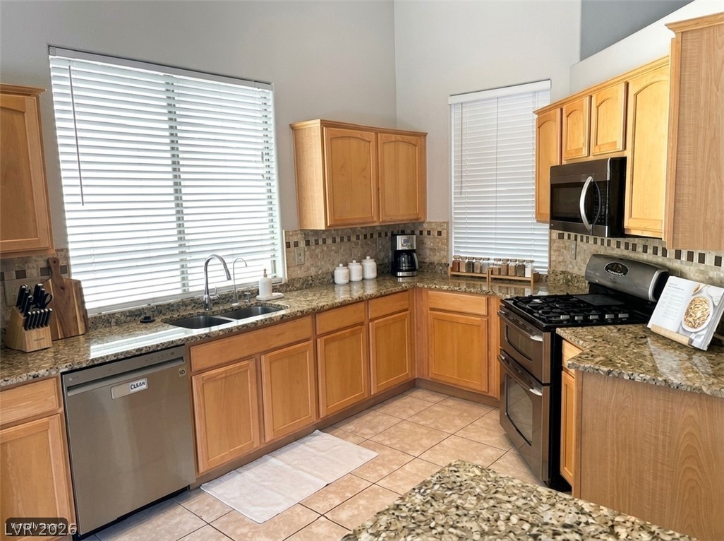 7545 Coral River Drive Property Photo 8