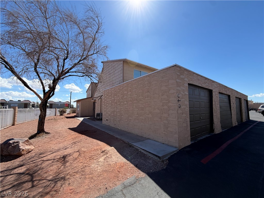 5188 Garden Lane C Property Photo 1