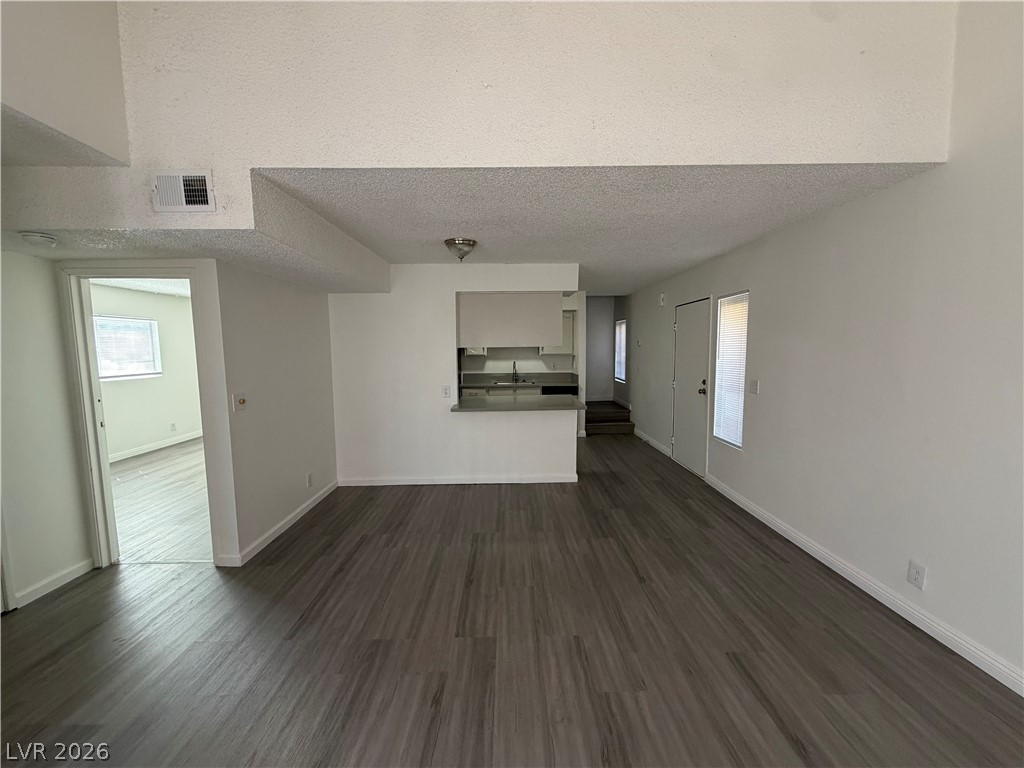 5188 Garden Lane C Property Photo 7