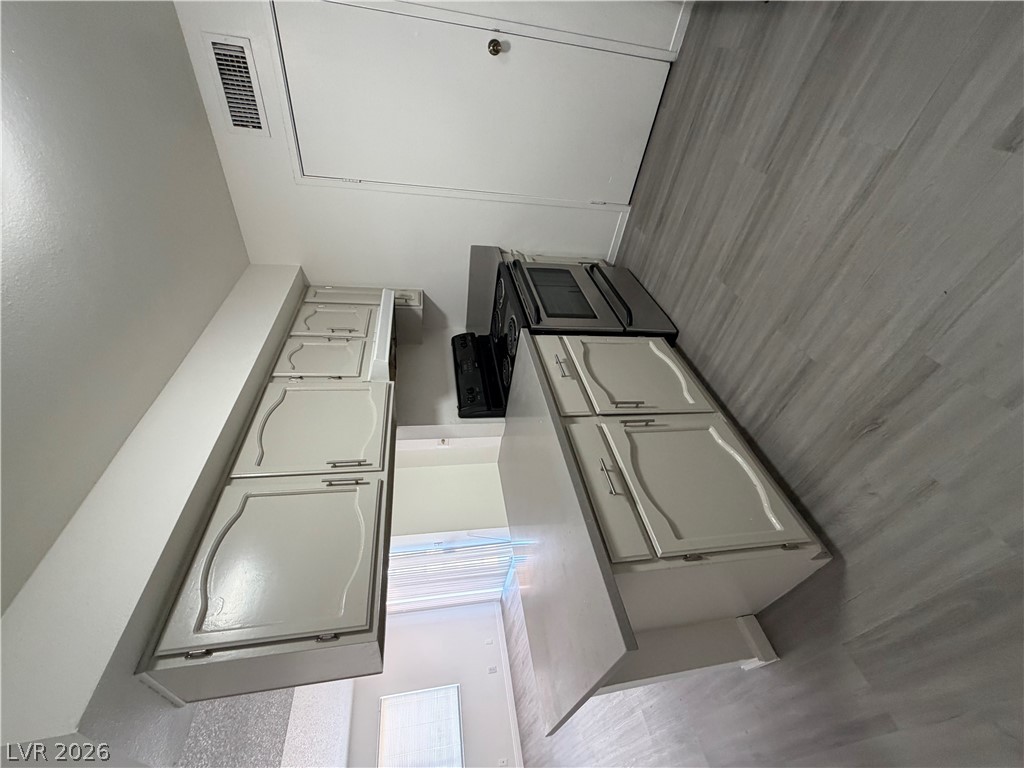 5188 Garden Lane C Property Photo 13