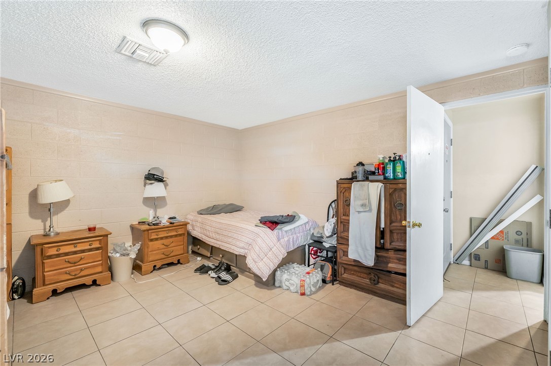 1000 Rockaway Street Property Photo 14