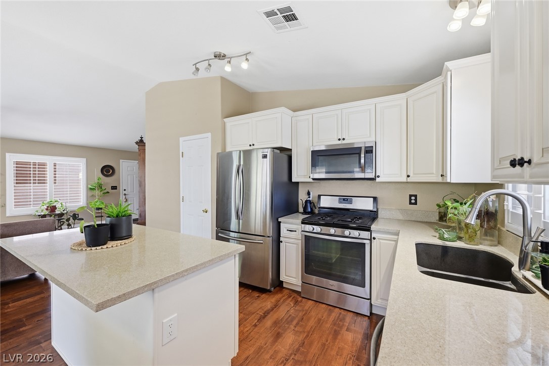 8841 Spinning Wheel Avenue Property Photo 2