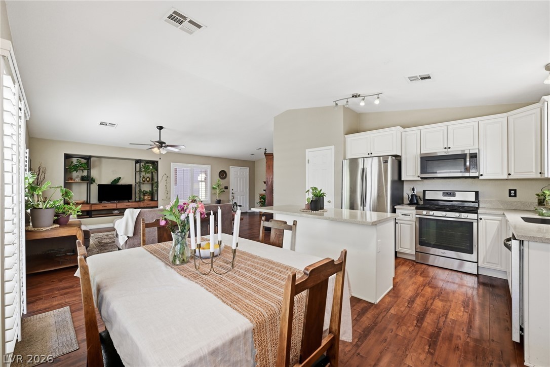 8841 Spinning Wheel Avenue Property Photo 3