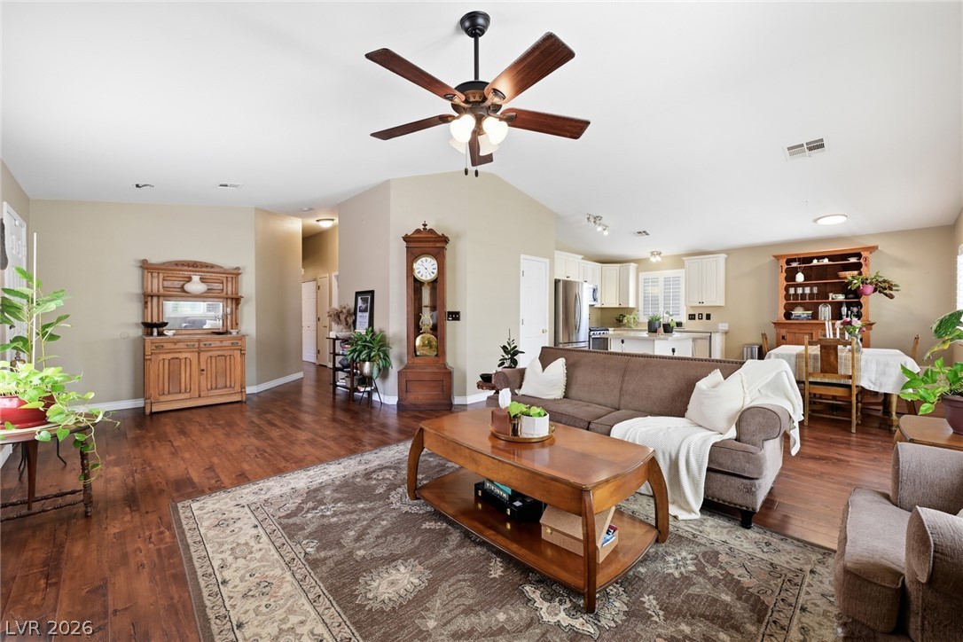 8841 Spinning Wheel Avenue Property Photo 9
