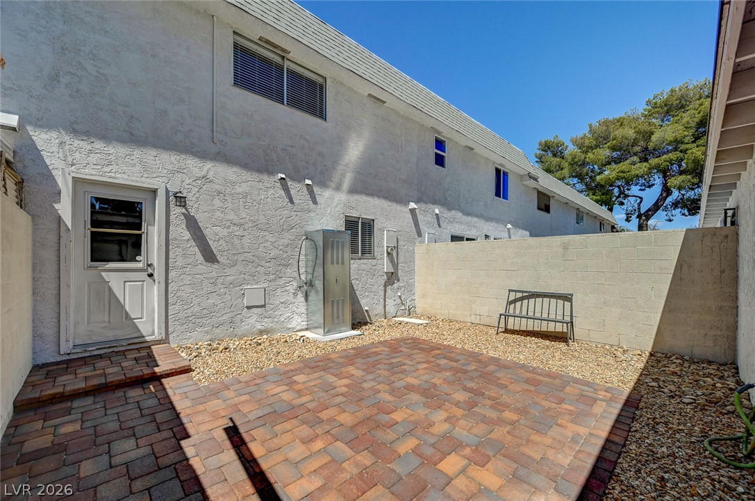 573 Greenbriar Townhouse Way Property Photo 25