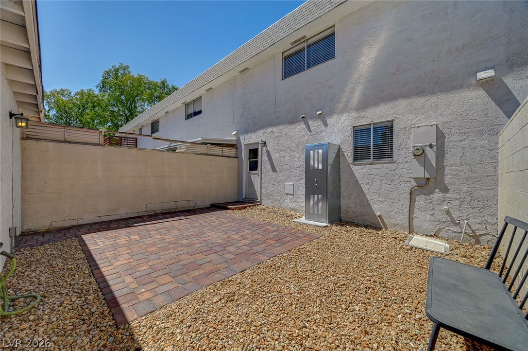 573 Greenbriar Townhouse Way Property Photo 26
