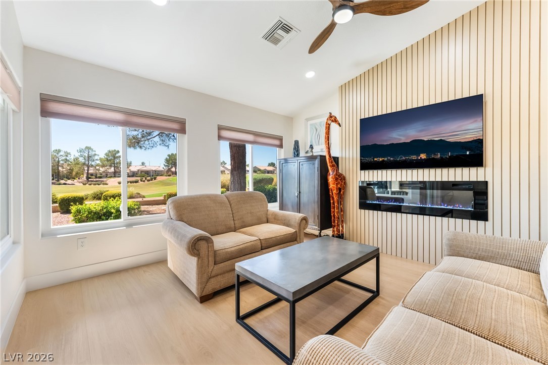 9369 Villa Ridge Drive Property Photo 3