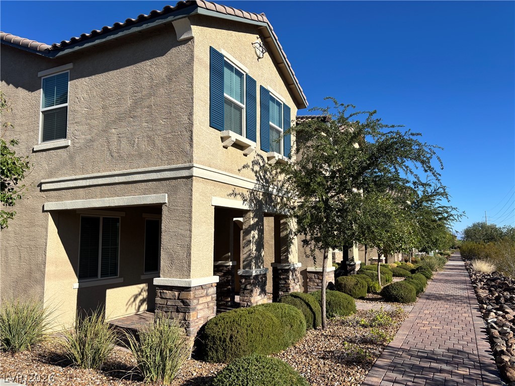 2850 Alenga Street Property Photo 3