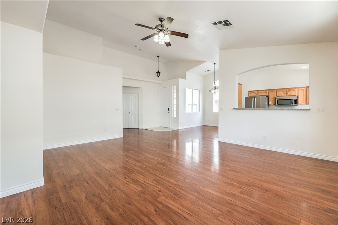202 Twin Creek Street Property Photo 4