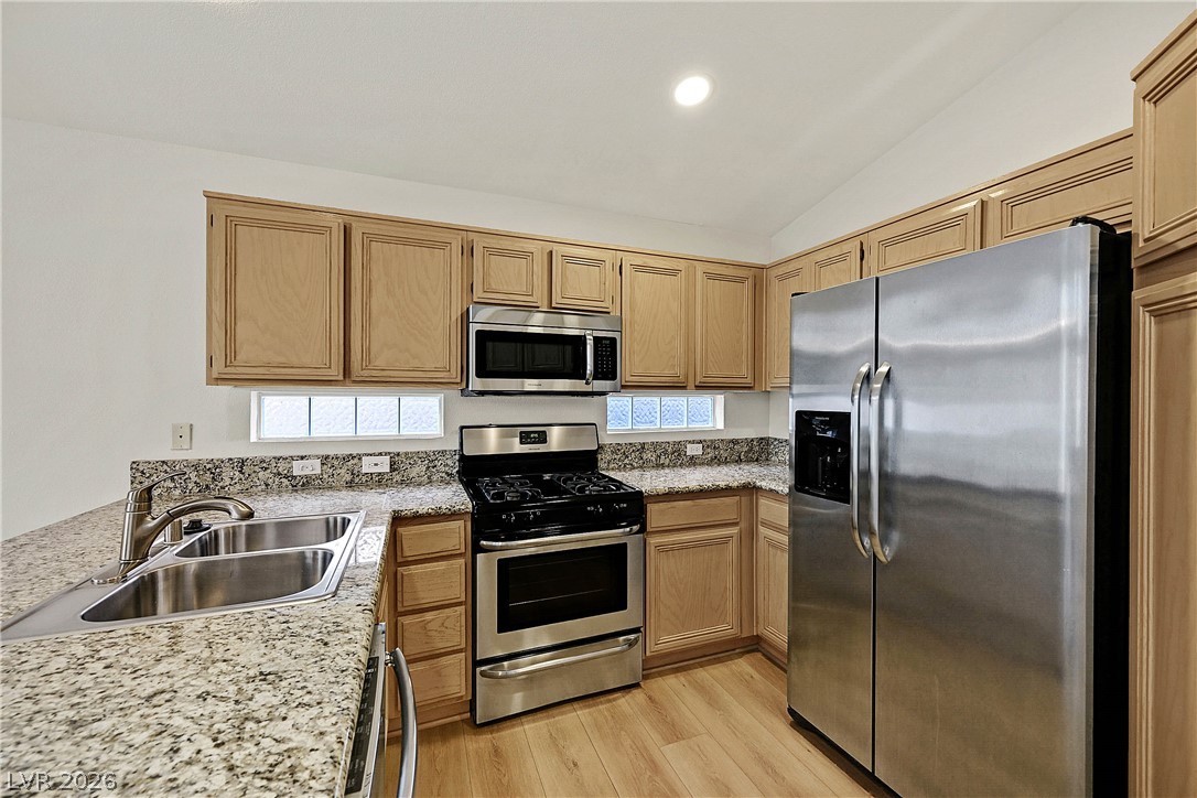 2559 Misty Olive Avenue Property Photo 8
