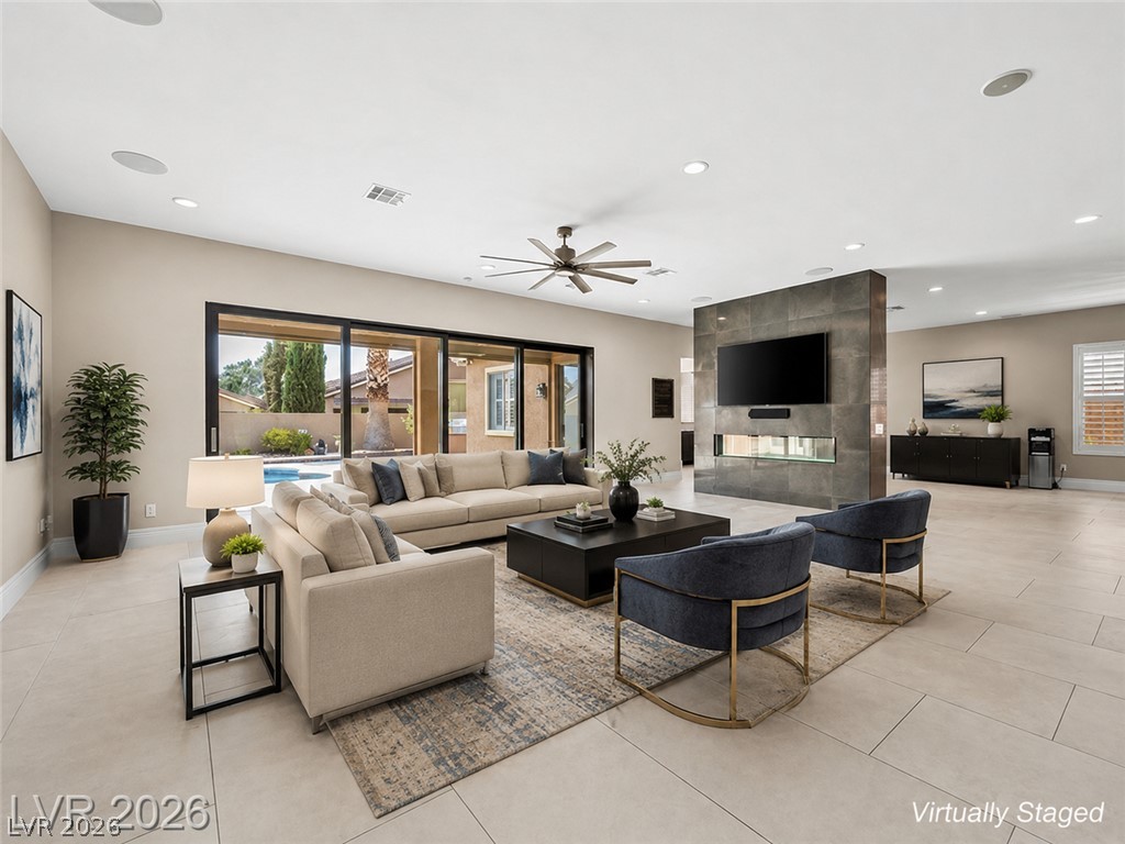 2404 Quartz Peak Street Property Photo 5