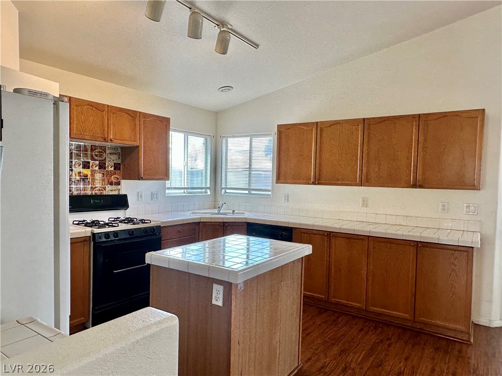 4027 Beauty Secret Drive Property Photo 24