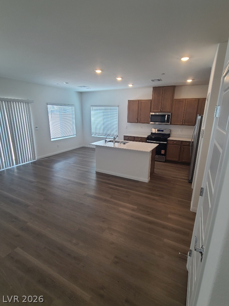 1092 Saffron Toucan Lane Property Photo 4