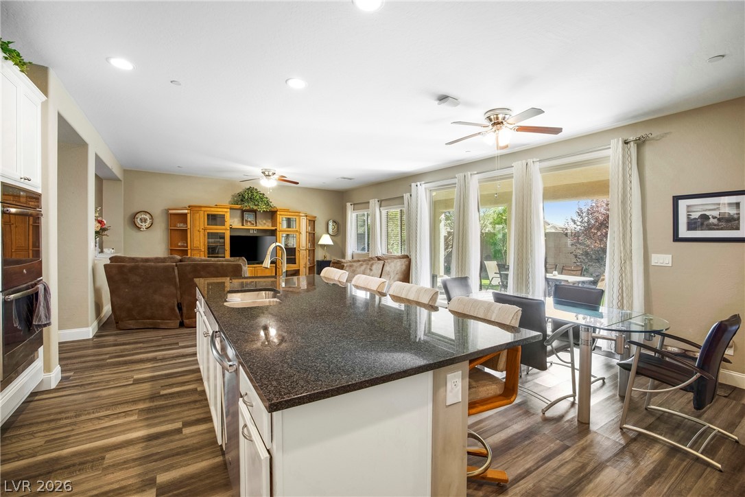990 Floral Creek Court Property Photo 11