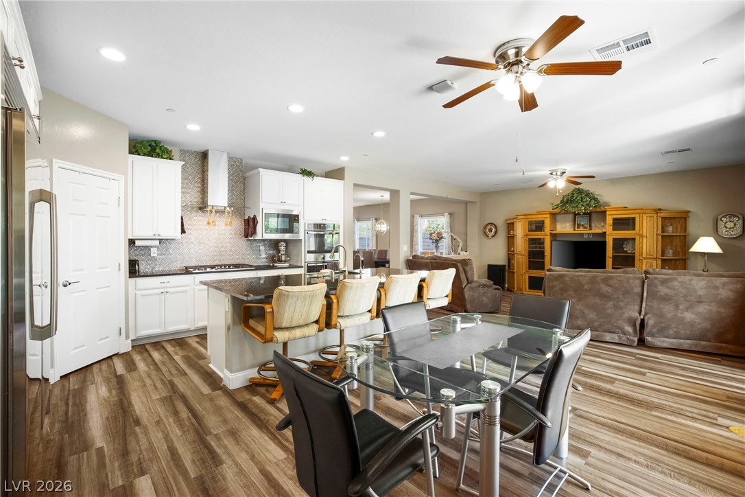 990 Floral Creek Court Property Photo 12
