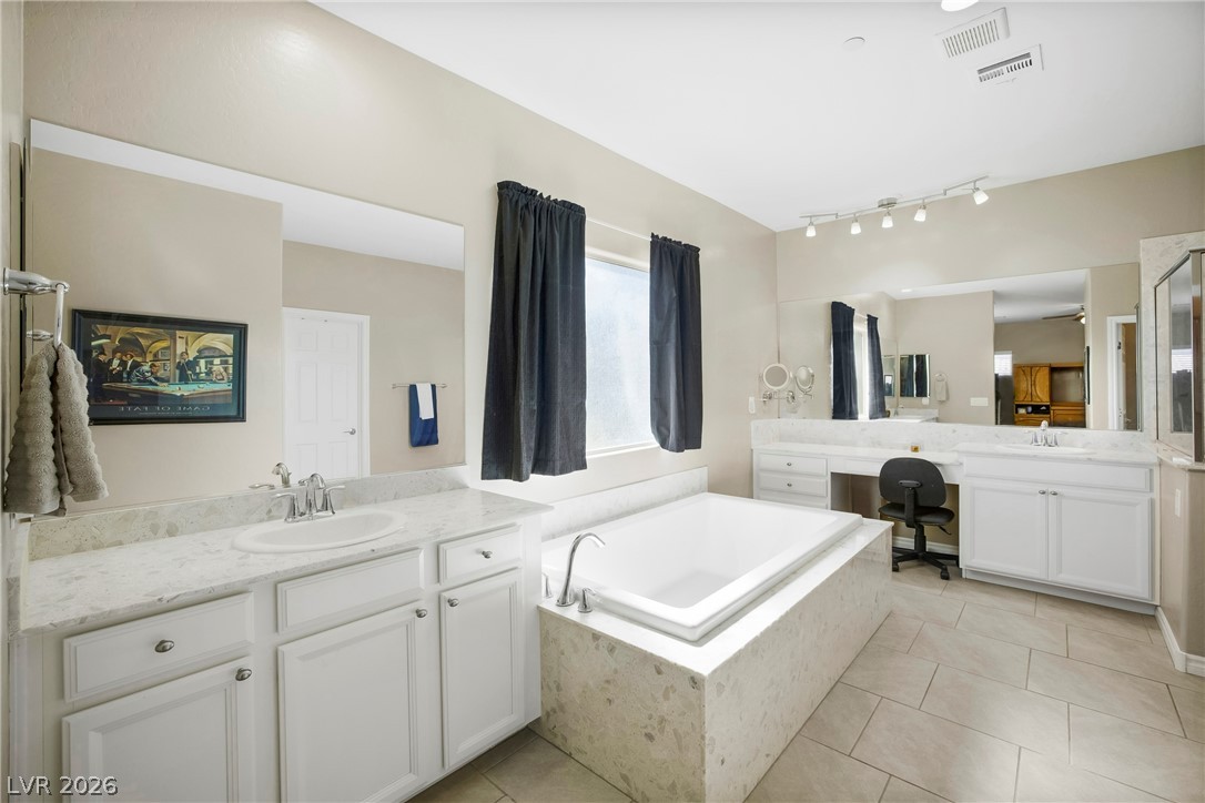990 Floral Creek Court Property Photo 33