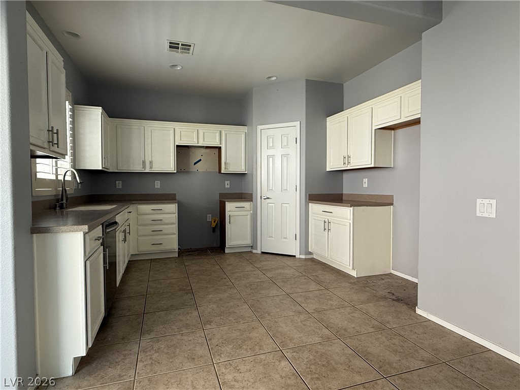 2482 Denholme Street Property Photo 5