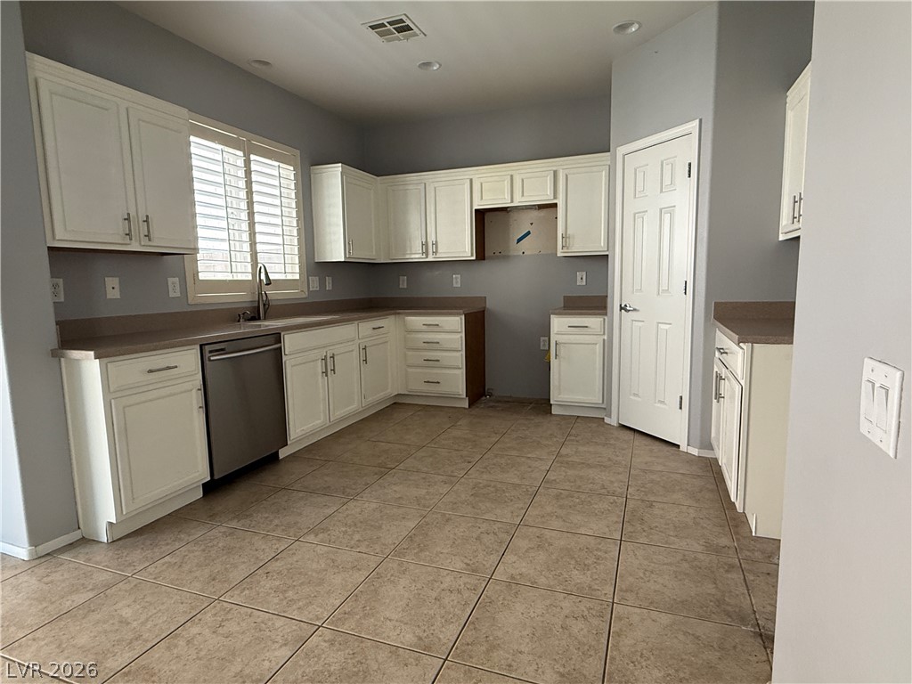 2482 Denholme Street Property Photo 6