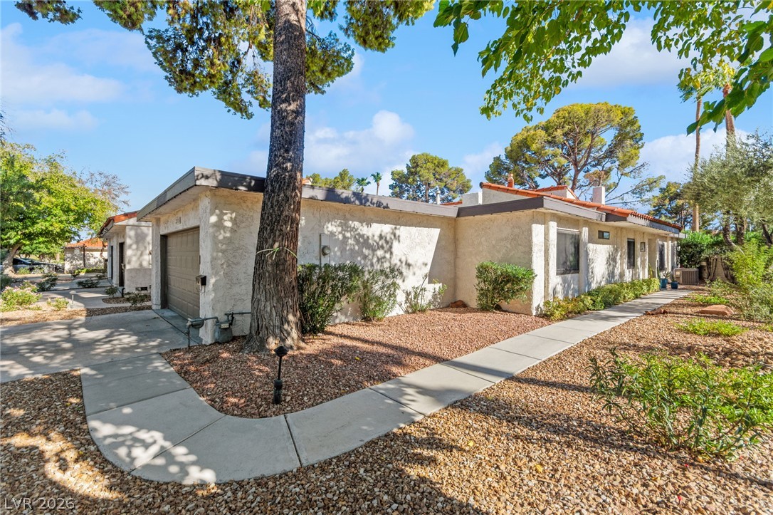 2511 Palmera Drive Property Photo 3