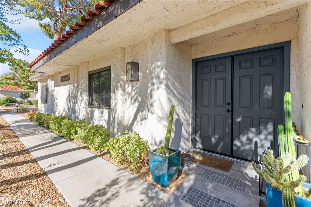 2511 Palmera Drive Property Photo 4