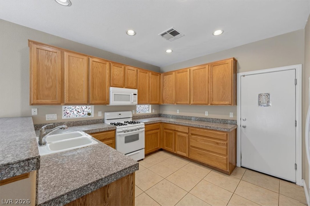 11223 Dahlia Grove Street Property Photo 15