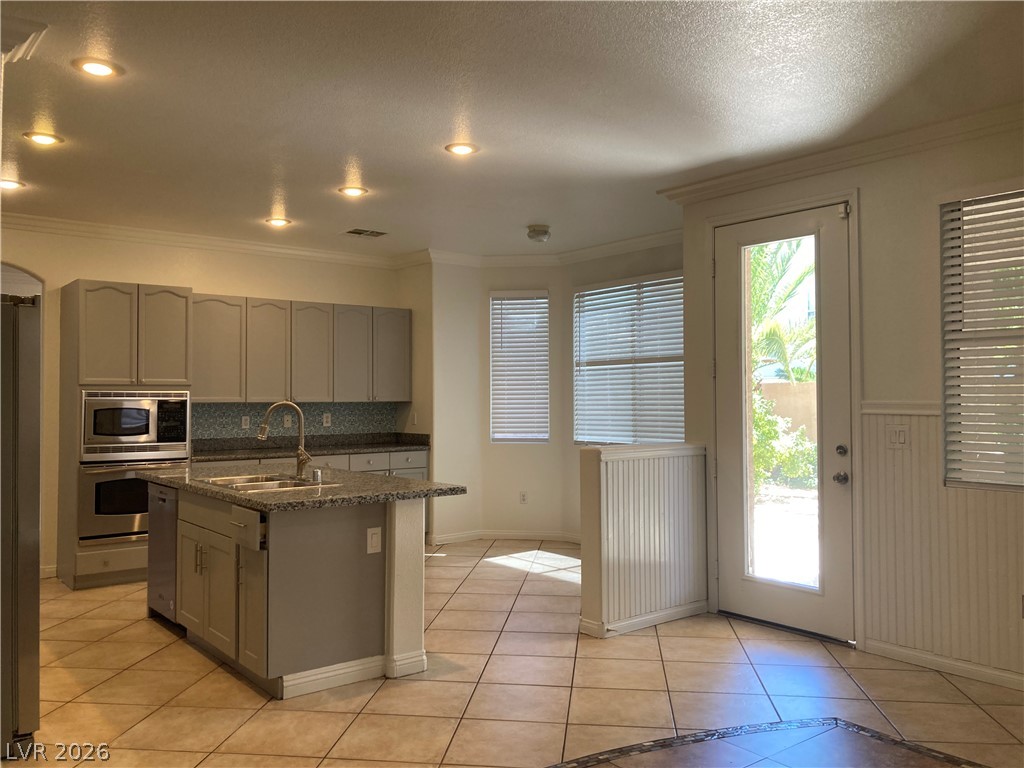 8877 Waltzing Waters Court Property Photo 6