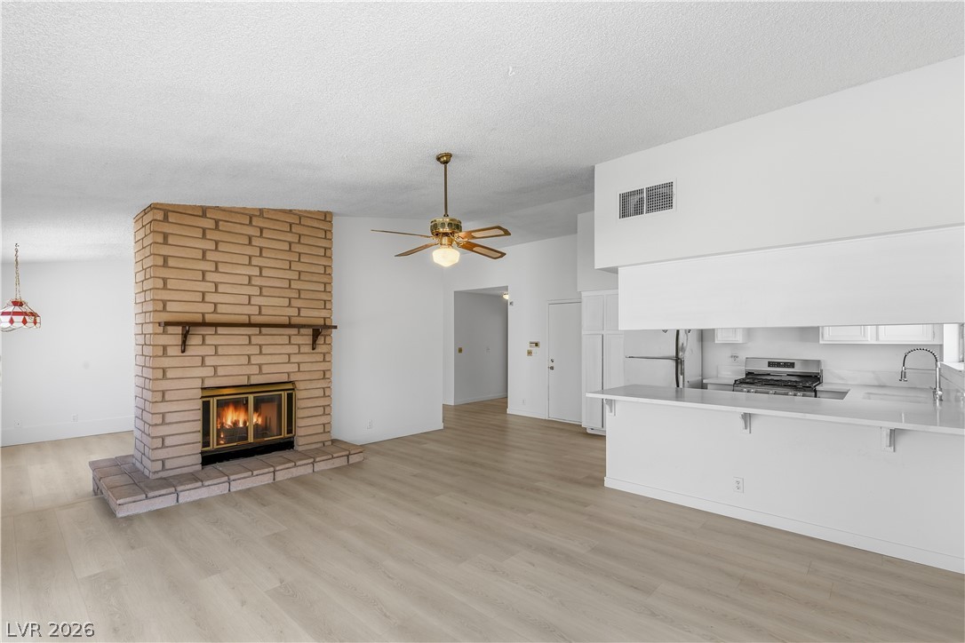 6058 Mirror Lake Drive Property Photo 4